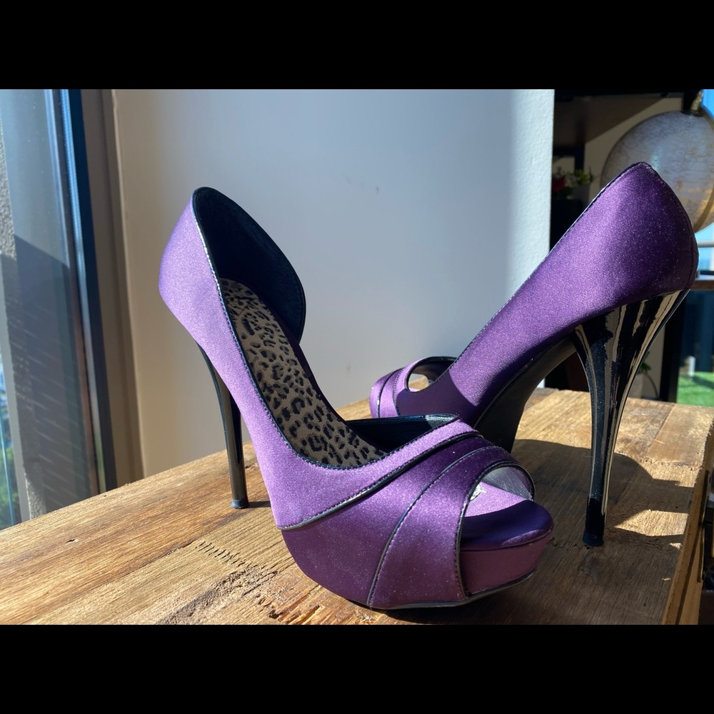 Purple and Black Satin Pump!!!! MUST have…